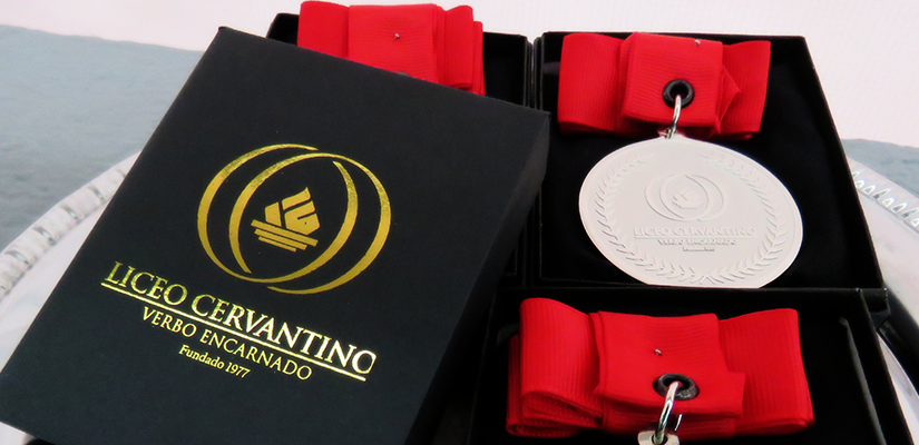 RECONOCIMIENTO A ALUMNOS DESTACADOS